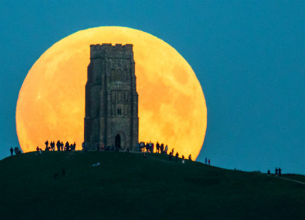 Super Bloodmoon Images