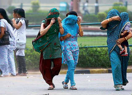 Strong winds in delhi