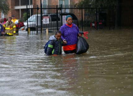 Louisiana floods kill 8, affect thousands