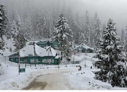 Record breaking rain and snow lash Gulmarg, Kashmir