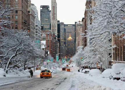 Snow blizzard shuts Air traffic, schools in Northeast US