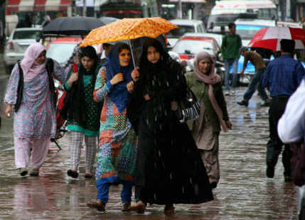 Srinagar, Kashmir witness fresh spell of rain; pleasant weather likely