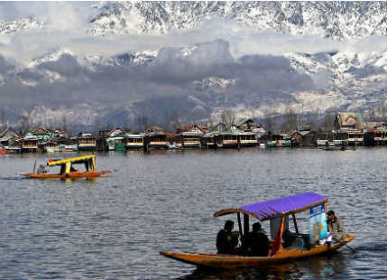 Dal-Lake-in-Kashmir-India