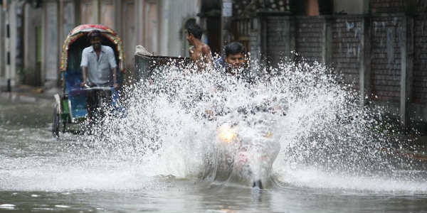 Bangladesh braces for Cyclone Mora landfall