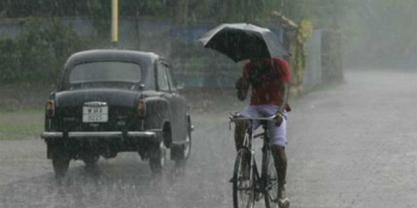 Heavy rains lash West Bengal, lightning strikes kill 5 in Purulia