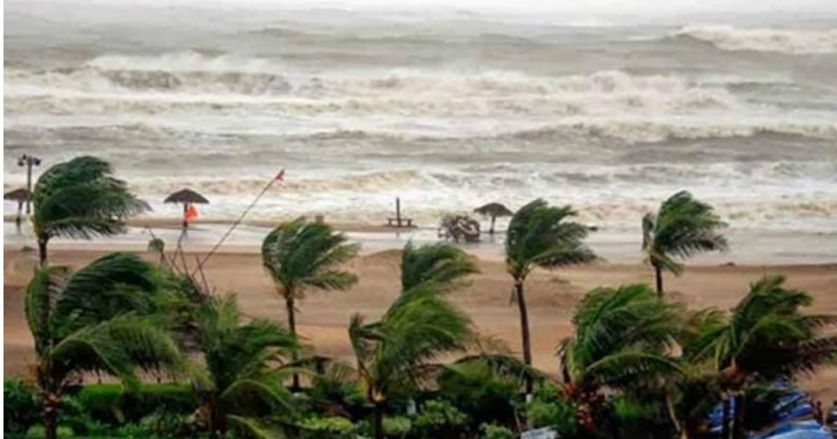 Hundreds Of Thousands Evacuated As Cyclone Mora Crosses Bangladesh ...