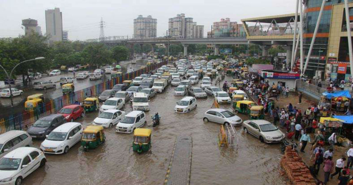 Delhi rains break 10 year old record at 191mm; heavy traffic in Noida ...
