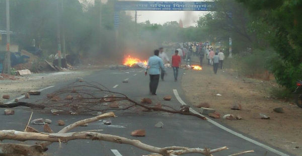 Farmers clash with police in Mandsaur 600