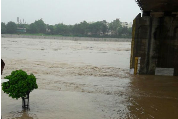 Gujarat floods 6