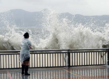 Typhoon Hato rattles Macau, Hong Kong; 16 killed