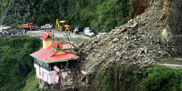 Massive Landslide wreaks havoc over Shimla suburbs, 8 vehicles buried