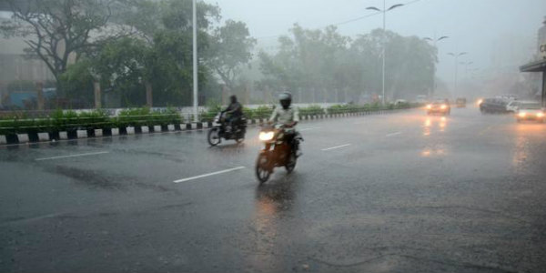 Heavy rains lash parts of Tamil Nadu, light showers for Chennai