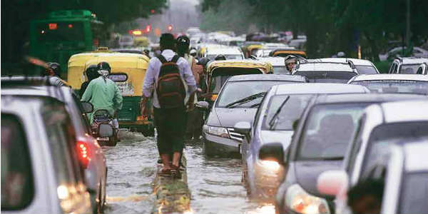 delhi-rain traffic