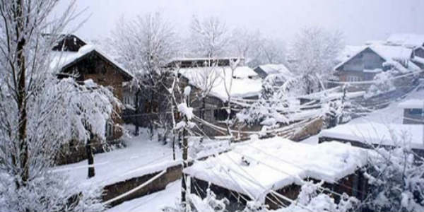 Jammu Srinagar highway shut as heavy snow blankets Kashmir, Himachal