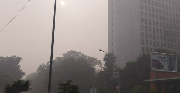 Fog in Delhi 600 