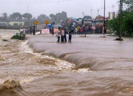 Heavy rains swamp Gujarat, relief likely from floods