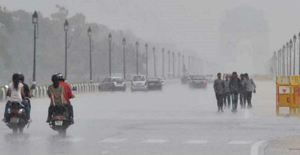 Rains in delhi