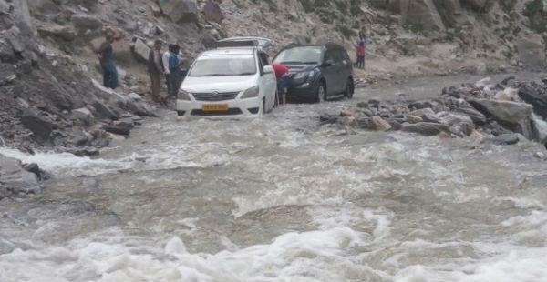 Heavy_rainfall_in_Himachal_Pradesh--Sanjeevani Today 600