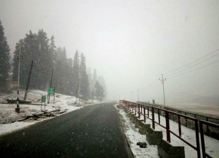 Seasons first snowfall in Leh_Twitter 600