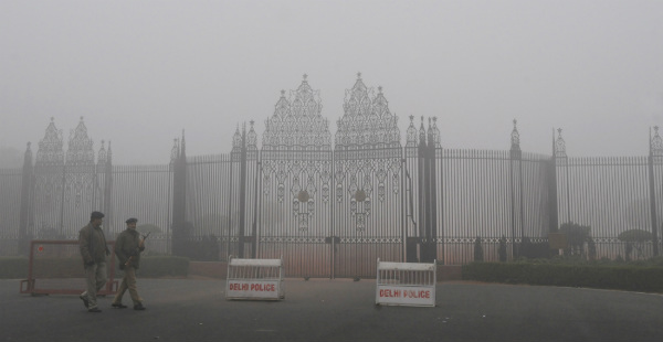 Fog in Delhi_Photo Division 600