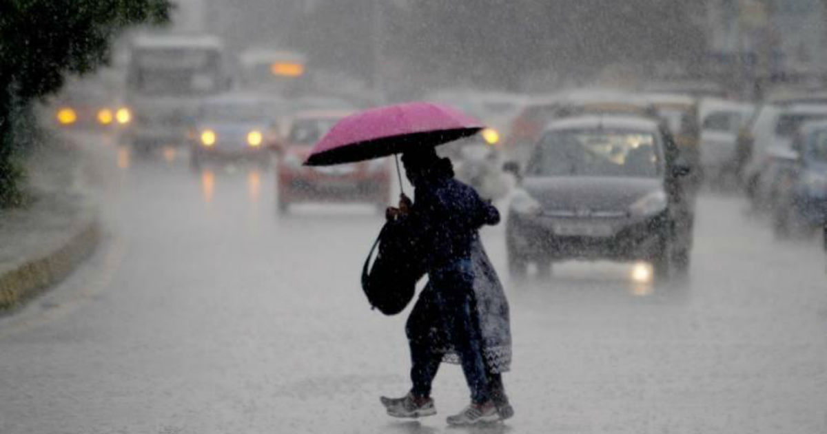 Heavy rain in Delhi NCR with intense dust storm and hailstorm today