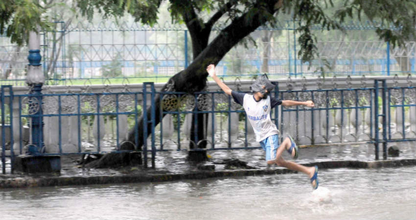 Light Monsoon Rains in Kolkata