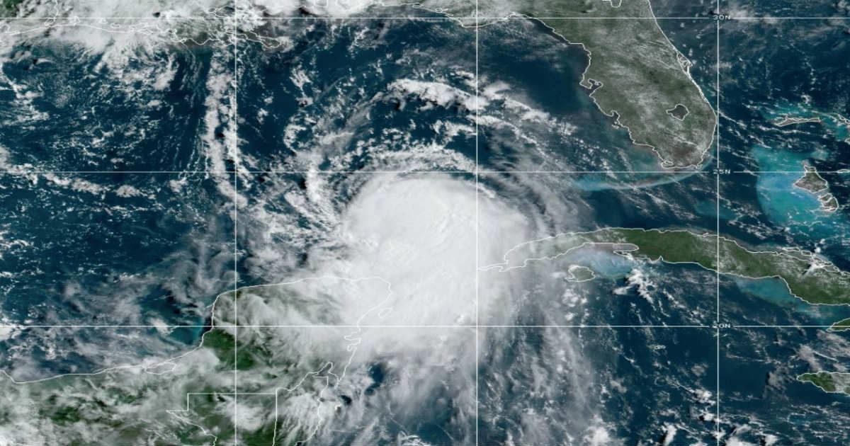 Hurricane Laura approaches Louisiana-Texas border, Gulf Coast evacuate | Skymet Weather Services