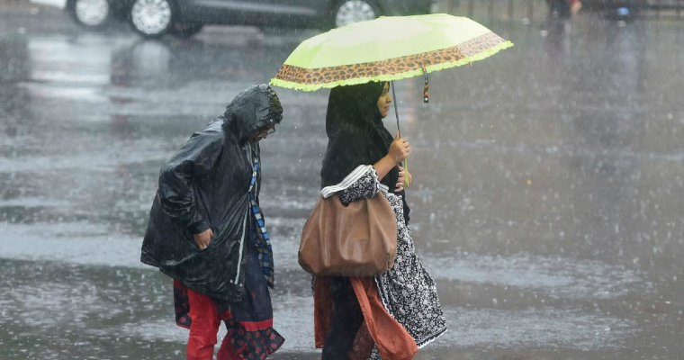 Heavy rain lashes Madhya Pradesh and Chhattisgarh, Gujarat in line of ...