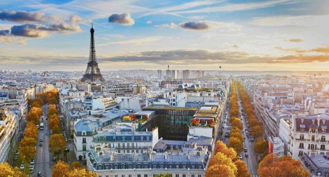 Admire Iconic Parisian Views c